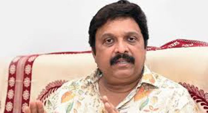 കെഎസ്ആര്ടിസിയിലെ വിവാദ സസ്പെന്ഷനില് പ്രതികരിച്ച് ഗതാഗത മന്ത്രി കെ ബി ഗണേഷ് കുമാര് കെഎസ്ആര്ടിസിയിലെ വിവാദ സസ്പെന്ഷനില് പ്രതികരിച്ച് ഗതാഗത മന്ത്രി കെ ബി ഗണേഷ് കുമാര്