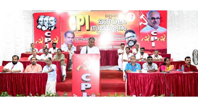 ഗവർണർ രാജേന്ദ്ര അർലേക്കറെ കേരളത്തിലെ അക്കാദമിക സമൂഹം അംഗീകരിക്കില്ല : ആര് രാജേന്ദ്രന് ഗവർണർ രാജേന്ദ്ര അർലേക്കറെ കേരളത്തിലെ അക്കാദമിക സമൂഹം അംഗീകരിക്കില്ല : ആര് രാജേന്ദ്രന്