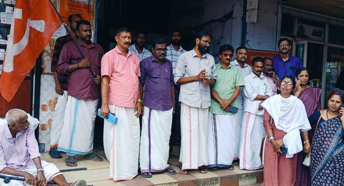 റാന്നി ഇട്ടിയപ്പാറ ബസ്ടെർമിലിന് അനുയോജ്യമായ സ്ഥലം നൽകിയില്ല ; പ്രതിഷേധവുമായി എല്.ഡി.എഫ് പഴവങ്ങാടി പഞ്ചായത്ത് കമ്മറ്റി റാന്നി ഇട്ടിയപ്പാറ ബസ്ടെർമിലിന് അനുയോജ്യമായ സ്ഥലം നൽകിയില്ല ; പ്രതിഷേധവുമായി എല്.ഡി.എഫ് പഴവങ്ങാടി പഞ്ചായത്ത് കമ്മറ്റി