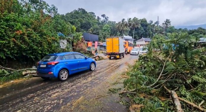 കനത്ത മഴയിൽ സംസ്ഥാനത്ത് വ്യാപക നാശനഷ്ടം കനത്ത മഴയിൽ സംസ്ഥാനത്ത് വ്യാപക നാശനഷ്ടം