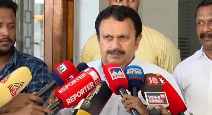 അയ്യപ്പന്റെ സ്വർണ്ണം മുതൽ രക്തസാക്ഷി ഫണ്ട് വരെ കക്കുന്നവരാണ് മാർക്സിസ്റ്റ് പാർട്ടിയെന്ന് കെ മുരളീധരൻ അയ്യപ്പന്റെ സ്വർണ്ണം മുതൽ രക്തസാക്ഷി ഫണ്ട് വരെ കക്കുന്നവരാണ് മാർക്സിസ്റ്റ് പാർട്ടിയെന്ന് കെ മുരളീധരൻ