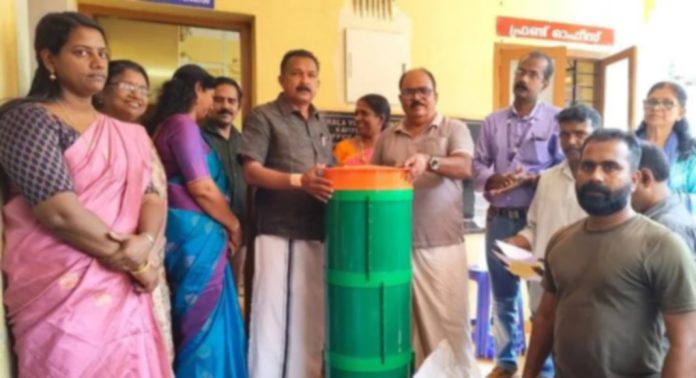 കവിയൂർ ഗ്രാമപഞ്ചായത്തില് ജി-ബിൻ വിതരണം ചെയ്തു കവിയൂർ ഗ്രാമപഞ്ചായത്തില് ജി-ബിൻ വിതരണം ചെയ്തു
