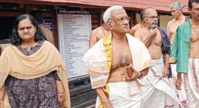 ദേവസ്വം ബോർഡ് ഓംബുഡ്സ്മാൻ കവിയൂർ മഹാദേവക്ഷേത്രം സന്ദർശിച്ചു ദേവസ്വം ബോർഡ് ഓംബുഡ്സ്മാൻ കവിയൂർ മഹാദേവക്ഷേത്രം സന്ദർശിച്ചു
