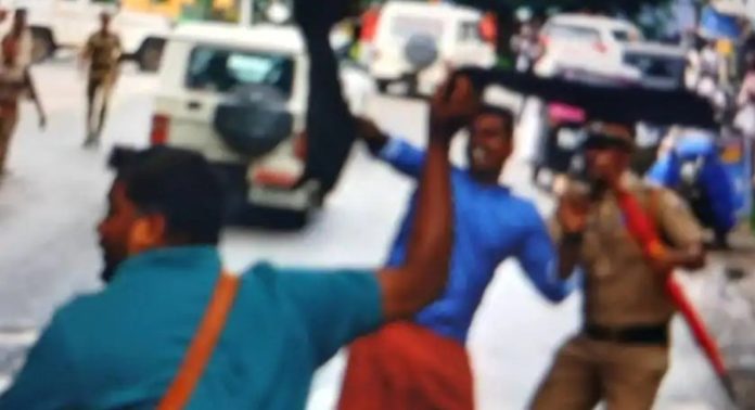 പാലക്കാട്ട് മന്ത്രി ശിവൻകുട്ടിക്കു നേരെ കരിങ്കൊടി കാട്ടി യൂത്ത് കോൺഗ്രസ് പാലക്കാട്ട് മന്ത്രി ശിവൻകുട്ടിക്കു നേരെ കരിങ്കൊടി കാട്ടി യൂത്ത് കോൺഗ്രസ്
