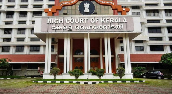 സ്വാമി ഗംഗേശാനന്ദയ്ക്കെതിരായ ലൈംഗിക പീഡനക്കേസ് ഹൈക്കോടതി റദ്ദാക്കി സ്വാമി ഗംഗേശാനന്ദയ്ക്കെതിരായ ലൈംഗിക പീഡനക്കേസ് ഹൈക്കോടതി റദ്ദാക്കി