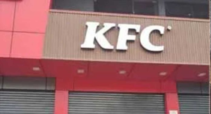 പത്തനംതിട്ട കെ എഫ് സി നഗരസഭ അടച്ചു പൂട്ടി ; കാരണം മലിനജലവും കോഴി മാലിന്യവും പൊതുനിരത്തിലേക്ക് തുറന്നു വിട്ടതിന് പത്തനംതിട്ട കെ എഫ് സി നഗരസഭ അടച്ചു പൂട്ടി ; കാരണം മലിനജലവും കോഴി മാലിന്യവും പൊതുനിരത്തിലേക്ക് തുറന്നു വിട്ടതിന്