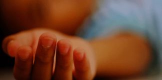 കുർക്കുറെ പാക്കറ്റിലെ കളിപ്പാട്ടം വിഴുങ്ങി ; കർണാടകയിൽ അഞ്ച് വയസുകാരൻ മരിച്ചു
