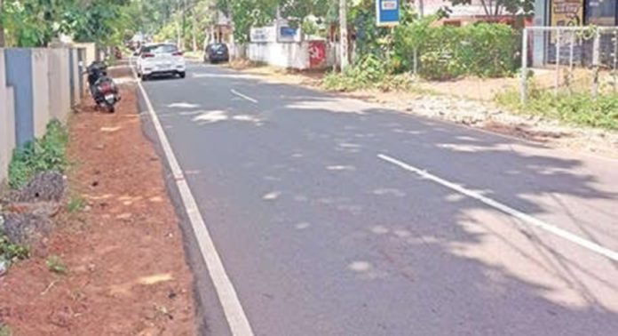 കൊല്ലം-തേനി ദേശീയപാത നാലുവരിയാക്കി മാറ്റുന്നതിനായുള്ള സ്ഥലം ഏറ്റെടുക്കൽ നടപടികൾ വൈകുന്നു കൊല്ലം-തേനി ദേശീയപാത നാലുവരിയാക്കി മാറ്റുന്നതിനായുള്ള സ്ഥലം ഏറ്റെടുക്കൽ നടപടികൾ വൈകുന്നു