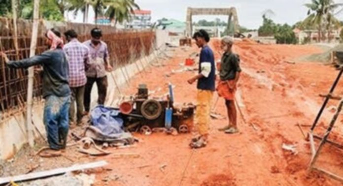 കോഴഞ്ചേരി പുതിയ പാലം അപ്രോച്ച് റോഡിന്റെ പണിതുടങ്ങി കോഴഞ്ചേരി പുതിയ പാലം അപ്രോച്ച് റോഡിന്റെ പണിതുടങ്ങി