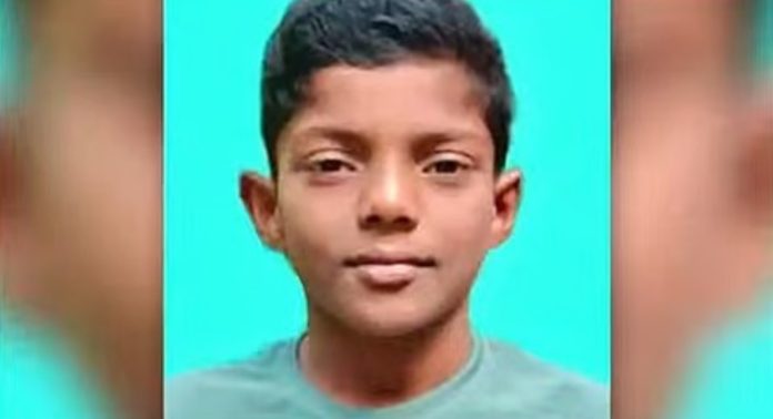 കൊല്ലത്ത് വിദ്യാര്ത്ഥി സ്കൂളിൽ വെച്ച് ഷോക്കേറ്റ് മരിച്ചു കൊല്ലത്ത് വിദ്യാര്ത്ഥി സ്കൂളിൽ വെച്ച് ഷോക്കേറ്റ് മരിച്ചു