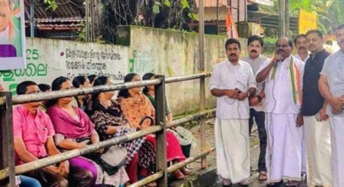 കെ.പി.എസ്.ടി.എ ജില്ലാ സമിതി വിദ്യാഭ്യാസ ഉപ ഡയറക്ടർ ഓഫീസ് പടിക്കൽ ധര്ണ നടത്തി കെ.പി.എസ്.ടി.എ ജില്ലാ സമിതി വിദ്യാഭ്യാസ ഉപ ഡയറക്ടർ ഓഫീസ് പടിക്കൽ ധര്ണ നടത്തി