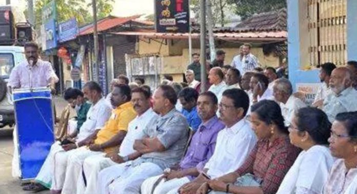 വീണാജോർജിനെതിരെ നടക്കുന്ന അപവാദ പ്രചരണങ്ങൾക്കെതിരെ എൽ ഡി എഫ് പ്രതിഷേധ ധർണ സംഘടിപ്പിച്ചു വീണാജോർജിനെതിരെ നടക്കുന്ന അപവാദ പ്രചരണങ്ങൾക്കെതിരെ എൽ ഡി എഫ് പ്രതിഷേധ ധർണ സംഘടിപ്പിച്ചു