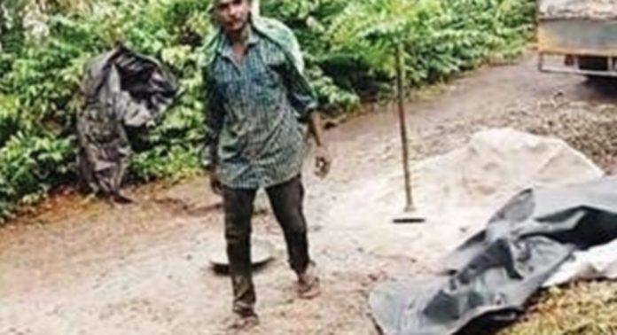 വള്ളിക്കാല ഗവ. ന്യൂ എൽപി സ്കൂളിന്റെ മുമ്പിലെ കുഴി നാട്ടുകാർ ഇടപെട്ട് കോൺക്രീറ്റ് ചെയ്തു വള്ളിക്കാല ഗവ. ന്യൂ എൽപി സ്കൂളിന്റെ മുമ്പിലെ കുഴി നാട്ടുകാർ ഇടപെട്ട് കോൺക്രീറ്റ് ചെയ്തു