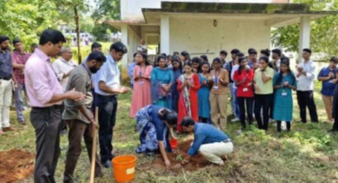 തുരുത്തിക്കാട് ബി.എ.എം കോളജിന്റെയും ഹരിത കേരള മിഷന്റെയും നേതൃത്വത്തിൽ കോളേജിൽ പച്ചത്തുരുത്ത് സ്ഥാപിച്ചു തുരുത്തിക്കാട് ബി.എ.എം കോളജിന്റെയും ഹരിത കേരള മിഷന്റെയും നേതൃത്വത്തിൽ കോളേജിൽ പച്ചത്തുരുത്ത് സ്ഥാപിച്ചു