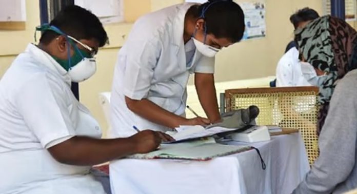 സംസ്ഥാനത്തെ ആരോഗ്യരംഗവുമായി ബന്ധപ്പെട്ട വിവാദങ്ങൾക്കിടെ ഉദ്യോഗസ്ഥരെ കുറ്റപ്പെടുത്തി ആരോഗ്യവകുപ്പ് സംസ്ഥാനത്തെ ആരോഗ്യരംഗവുമായി ബന്ധപ്പെട്ട വിവാദങ്ങൾക്കിടെ ഉദ്യോഗസ്ഥരെ കുറ്റപ്പെടുത്തി ആരോഗ്യവകുപ്പ്