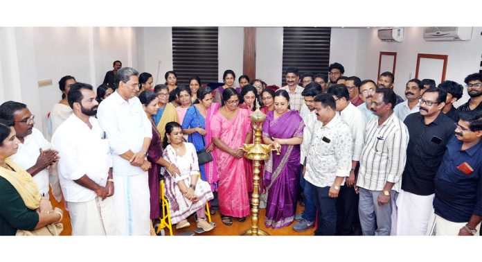പത്തനംതിട്ട എംജിഎസ് കോളജിലെ 1986 – 88 പ്രീഡിഗ്രി ബാച്ചിലെ സഹപാഠികളുടെ സൗഹൃദ കുടുംബ സംഗമം ‘ഒരിക്കൽ കൂടി’ നടന്നു പത്തനംതിട്ട എംജിഎസ് കോളജിലെ 1986 – 88 പ്രീഡിഗ്രി ബാച്ചിലെ സഹപാഠികളുടെ സൗഹൃദ കുടുംബ സംഗമം ‘ഒരിക്കൽ കൂടി’ നടന്നു