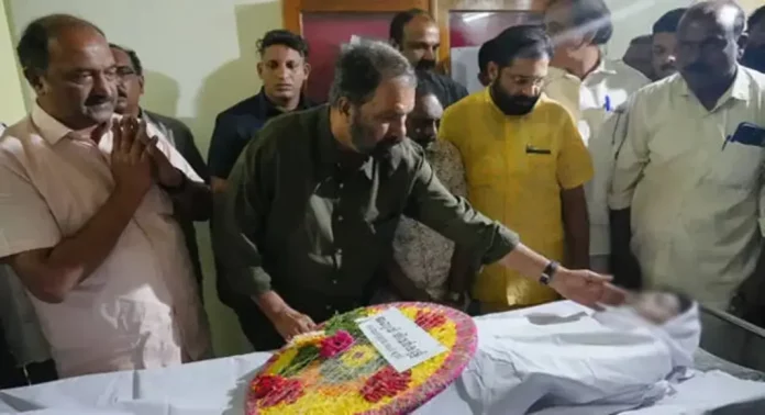 വൈദ്യുതാഘാതമേറ്റ് മരിച്ച വിദ്യാർത്ഥി മിഥുന് കണ്ണീരോടെ വിട നൽകാൻ ഒരുങ്ങി ജൻമനാട് വൈദ്യുതാഘാതമേറ്റ് മരിച്ച വിദ്യാർത്ഥി മിഥുന് കണ്ണീരോടെ വിട നൽകാൻ ഒരുങ്ങി ജൻമനാട്
