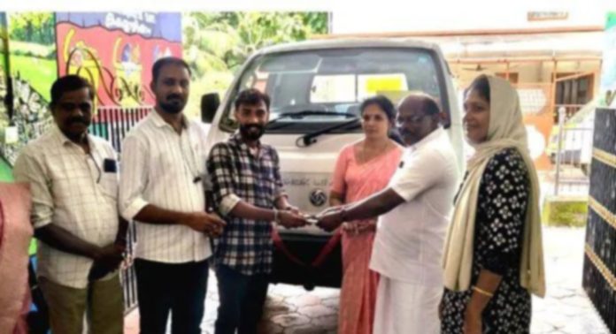 മുളക്കുഴ പഞ്ചായത്തിലെ ഹരിത കർമ്മ സേനയുടെ പുതിയ വാഹനം കൈമാറി മുളക്കുഴ പഞ്ചായത്തിലെ ഹരിത കർമ്മ സേനയുടെ പുതിയ വാഹനം കൈമാറി