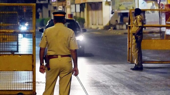 15കാരിയെ ഫ്ലാറ്റിന് മുകളിൽ നിന്ന് താഴേക്ക് തള്ളിയിട്ട് കൊന്ന കേസിൽ 16 വയസുകാരൻ അറസ്റ്റിൽ 15കാരിയെ ഫ്ലാറ്റിന് മുകളിൽ നിന്ന് താഴേക്ക് തള്ളിയിട്ട് കൊന്ന കേസിൽ 16 വയസുകാരൻ അറസ്റ്റിൽ