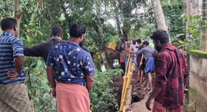 തീരം ഇടിയല് ഭീതിയില് നെടുമ്പ്രത്തെ ആറംഗ കുടുംബം തീരം ഇടിയല് ഭീതിയില് നെടുമ്പ്രത്തെ ആറംഗ കുടുംബം