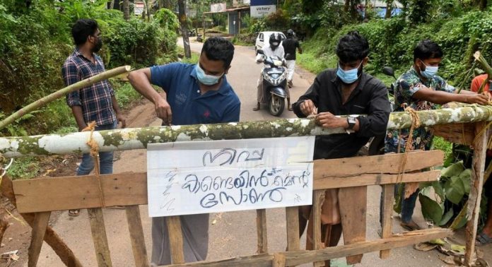 പാലക്കാട് മണ്ണാർക്കാടും കുമരംപുത്തൂരും കണ്ടൈമെൻ്റ് സോണുകൾ പ്രഖ്യാപിച്ചു പാലക്കാട് മണ്ണാർക്കാടും കുമരംപുത്തൂരും കണ്ടൈമെൻ്റ് സോണുകൾ പ്രഖ്യാപിച്ചു