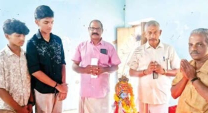 ഓമല്ലൂർ ശ്രീ രക്തകണ്ഠ ബാലഗോകുലത്തിന്റെ നേതൃത്വത്തിൽ അനുമോദന സഭയും ബോധവത്കരണക്ലാസും സംഘടിപ്പിച്ചു ഓമല്ലൂർ ശ്രീ രക്തകണ്ഠ ബാലഗോകുലത്തിന്റെ നേതൃത്വത്തിൽ അനുമോദന സഭയും ബോധവത്കരണക്ലാസും സംഘടിപ്പിച്ചു