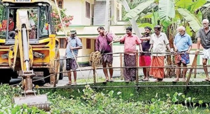 സംരക്ഷണസമിതിയുടെ നേതൃത്വത്തിൽ കോലറയാർ നവീകരണം തുടങ്ങി സംരക്ഷണസമിതിയുടെ നേതൃത്വത്തിൽ കോലറയാർ നവീകരണം തുടങ്ങി