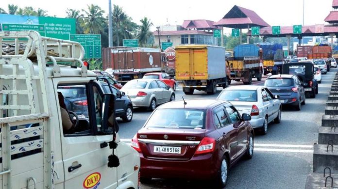 ടോൾ ബൂത്തുകളിൽ കറൻസി ഇടപാടുകൾ ഘട്ടംഘട്ടമായി ഒഴിവാക്കുന്നതിനായി കേന്ദ്ര ഉപരിതല ഗതാഗത മന്ത്രാലയം പുതിയ നടപടി പ്രഖ്യാപിച്ചു ടോൾ ബൂത്തുകളിൽ കറൻസി ഇടപാടുകൾ ഘട്ടംഘട്ടമായി ഒഴിവാക്കുന്നതിനായി കേന്ദ്ര ഉപരിതല ഗതാഗത മന്ത്രാലയം പുതിയ നടപടി പ്രഖ്യാപിച്ചു