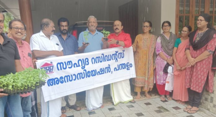 പന്തളം സൗഹൃദ റസിഡൻസ് അസോസിയേഷൻ അംഗങ്ങൾക്ക് പച്ചക്കറിതൈകളുടെ വിതരണം നടത്തി പന്തളം സൗഹൃദ റസിഡൻസ് അസോസിയേഷൻ അംഗങ്ങൾക്ക് പച്ചക്കറിതൈകളുടെ വിതരണം നടത്തി