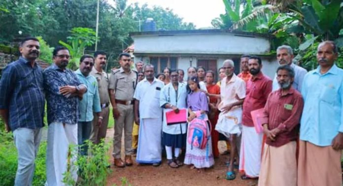 ഭിന്നശേഷിയുള്ള മകളെയും ഹൃദ്രോഗിയായ പിതാവിനെയും പത്തനാപുരം ഗാന്ധിഭവനില് എത്തിച്ച് പന്തളം ജനമൈത്രി പോലീസ് ഭിന്നശേഷിയുള്ള മകളെയും ഹൃദ്രോഗിയായ പിതാവിനെയും പത്തനാപുരം ഗാന്ധിഭവനില് എത്തിച്ച് പന്തളം ജനമൈത്രി പോലീസ്