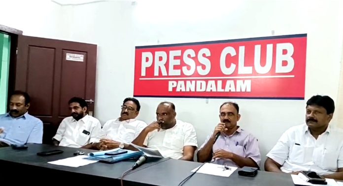 പന്തളം നഗരസഭയുടെ ഭൂമി കയ്യേറി നിര്മ്മിച്ച അനധികൃത കെട്ടിടങ്ങൾ പൊളിച്ചു മാറ്റണം ; കോൺഗ്രസ് പന്തളം മണ്ഡലം കമ്മറ്റി പന്തളം നഗരസഭയുടെ ഭൂമി കയ്യേറി നിര്മ്മിച്ച അനധികൃത കെട്ടിടങ്ങൾ പൊളിച്ചു മാറ്റണം ; കോൺഗ്രസ് പന്തളം മണ്ഡലം കമ്മറ്റി
