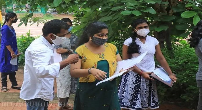 പ്ലസ് വണ് പ്രവേശനത്തിന്റെ അവസാനഘട്ടമായ സ്പോട്ട് അഡ്മിഷന് നാളെ വരെ അപേക്ഷിക്കാം പ്ലസ് വണ് പ്രവേശനത്തിന്റെ അവസാനഘട്ടമായ സ്പോട്ട് അഡ്മിഷന് നാളെ വരെ അപേക്ഷിക്കാം