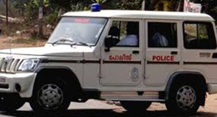 സ്ത്രീകളോട് അപമര്യാദയായി പെരുമാറി ; വള്ളിക്കോട് സ്വദേശി അറസ്റ്റില് സ്ത്രീകളോട് അപമര്യാദയായി പെരുമാറി ; വള്ളിക്കോട് സ്വദേശി അറസ്റ്റില്