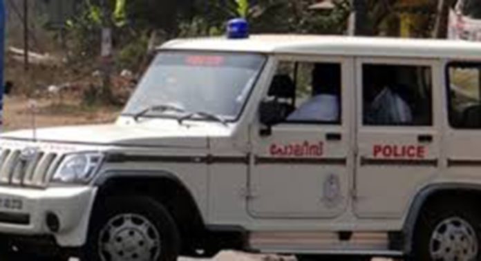 കോന്നിയില് ആൾതാമസമില്ലാത്ത വീട്ടിൽ ഓടിളക്കി കയറി മോഷണം ; പ്രതിയെ നാട്ടുകാര് പിടികൂടി പോലീസില് ഏല്പ്പിച്ചു കോന്നിയില് ആൾതാമസമില്ലാത്ത വീട്ടിൽ ഓടിളക്കി കയറി മോഷണം ; പ്രതിയെ നാട്ടുകാര് പിടികൂടി പോലീസില് ഏല്പ്പിച്ചു