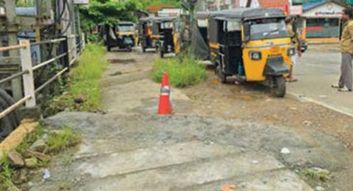 പത്തനംതിട്ട കെഎസ്ആർടിസി ബസ്സ്റ്റാൻഡിന് സമീപത്തെ കേബിൾ കോൺക്രീറ്റിങ്ങിലൂടെ നികത്തി പത്തനംതിട്ട കെഎസ്ആർടിസി ബസ്സ്റ്റാൻഡിന് സമീപത്തെ കേബിൾ കോൺക്രീറ്റിങ്ങിലൂടെ നികത്തി