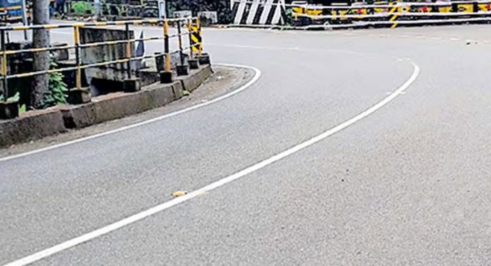 പരിയാരം–കോമളം റോഡിലെ തേരടിപ്പുഴ കൊടുംവളവിൽ സ്പീഡ് ബ്രേക്കർ സ്ഥാപിക്കാന് ശുപാര്ശ പരിയാരം–കോമളം റോഡിലെ തേരടിപ്പുഴ കൊടുംവളവിൽ സ്പീഡ് ബ്രേക്കർ സ്ഥാപിക്കാന് ശുപാര്ശ