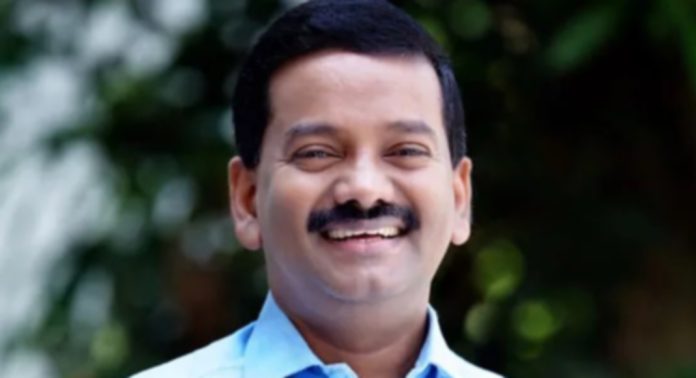 മഞ്ഞതോട്ടിലെ കുഞ്ഞുങ്ങൾക്ക് തുടർ പഠനത്തിന് വഴിയൊരുക്കി അഡ്വ. പ്രമോദ് നാരായൺ എംഎൽഎ മഞ്ഞതോട്ടിലെ കുഞ്ഞുങ്ങൾക്ക് തുടർ പഠനത്തിന് വഴിയൊരുക്കി അഡ്വ. പ്രമോദ് നാരായൺ എംഎൽഎ
