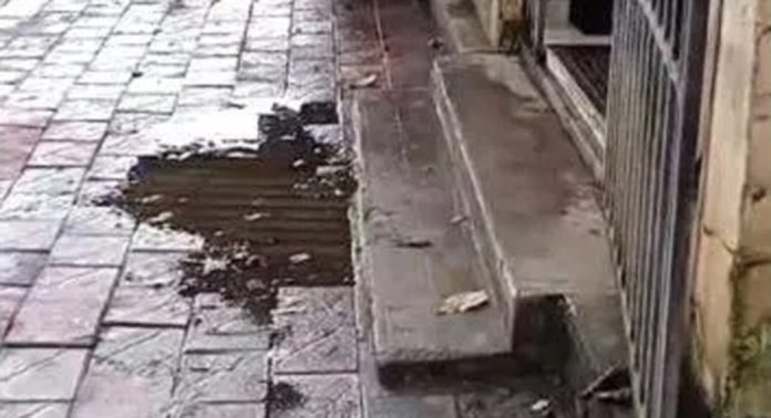 റാന്നി ഇട്ടിയപ്പാറ സ്വകാര്യ ബസ് സ്റ്റാൻഡിലെ ദുർഗന്ധം യാത്രക്കാര്ക്ക് തലവേദനയാകുന്നു റാന്നി ഇട്ടിയപ്പാറ സ്വകാര്യ ബസ് സ്റ്റാൻഡിലെ ദുർഗന്ധം യാത്രക്കാര്ക്ക് തലവേദനയാകുന്നു