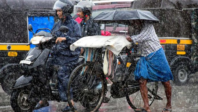 സംസ്ഥാനത്ത് അടുത്ത അഞ്ച് ദിവസം ശക്തമായ മഴയ്ക്ക് സാധ്യത സംസ്ഥാനത്ത് അടുത്ത അഞ്ച് ദിവസം ശക്തമായ മഴയ്ക്ക് സാധ്യത