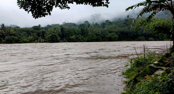 ജലനിരപ്പുയരുന്നു ; ഈ നദികളുടെ തീരത്തുള്ളവർ സൂക്ഷിക്കുക ജലനിരപ്പുയരുന്നു ; ഈ നദികളുടെ തീരത്തുള്ളവർ സൂക്ഷിക്കുക
