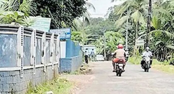 ചെട്ടിമുക്ക്–വലിയകാവ് റോഡിന്റെ നവീകരണത്തിന് തുടക്കമായി ചെട്ടിമുക്ക്–വലിയകാവ് റോഡിന്റെ നവീകരണത്തിന് തുടക്കമായി