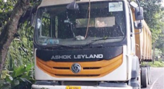 വടശ്ശേരിക്കര -ചിറ്റാർ റോഡില് ടോറസുകളുടെ മരണപ്പാച്ചില് ; ഭീതിയില് യാത്രക്കാര് വടശ്ശേരിക്കര -ചിറ്റാർ റോഡില് ടോറസുകളുടെ മരണപ്പാച്ചില് ; ഭീതിയില് യാത്രക്കാര്