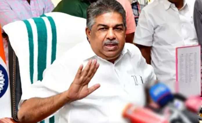 ജി. സുധാകരനെതിരെ രൂക്ഷവിമർശനവുമായി മന്ത്രി സജി ചെറിയാൻ രംഗത്ത് ജി. സുധാകരനെതിരെ രൂക്ഷവിമർശനവുമായി മന്ത്രി സജി ചെറിയാൻ രംഗത്ത്