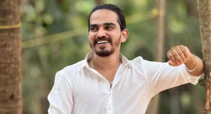 വിവാഹ വാഗ്ദാനം നല്കി പ്രലോഭിപ്പിച്ച് 15 കാരിയെ പീഡിപ്പിച്ച വ്ളോഗര് അറസ്റ്റില് വിവാഹ വാഗ്ദാനം നല്കി പ്രലോഭിപ്പിച്ച് 15 കാരിയെ പീഡിപ്പിച്ച വ്ളോഗര് അറസ്റ്റില്