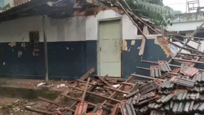 പത്തനംതിട്ട കടമ്മനിട്ടയിൽ സ്കൂളിന്റെ പഴയ കെട്ടിട ഭാഗങ്ങൾ തകർന്നുവീണു പത്തനംതിട്ട കടമ്മനിട്ടയിൽ സ്കൂളിന്റെ പഴയ കെട്ടിട ഭാഗങ്ങൾ തകർന്നുവീണു