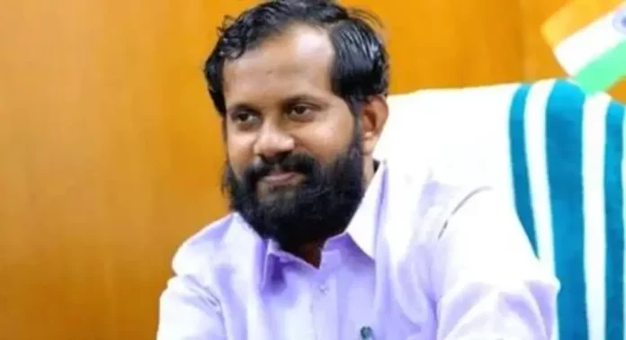 കേരള സർവകലാശാല വൈസ് ചാൻസിലർക്ക് രജിസ്ട്രാർ പ്രവേശിക്കരുത് എന്ന് പറയാൻ യാതൊരു അധികാരമില്ലെന്ന് ഷിജു ഖാൻ കേരള സർവകലാശാല വൈസ് ചാൻസിലർക്ക് രജിസ്ട്രാർ പ്രവേശിക്കരുത് എന്ന് പറയാൻ യാതൊരു അധികാരമില്ലെന്ന് ഷിജു ഖാൻ