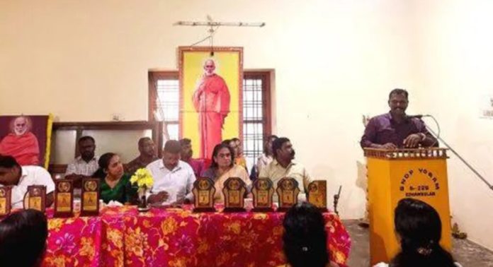 എസ്.എൻ.ഡി.പി ഏഴംകുളം ശാഖയില് പ്രതിഷ്ഠാവാർഷികം നടന്നു എസ്.എൻ.ഡി.പി ഏഴംകുളം ശാഖയില് പ്രതിഷ്ഠാവാർഷികം നടന്നു