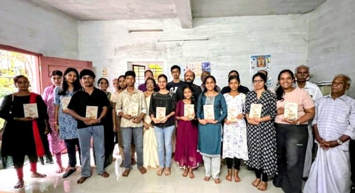 സ്കൂൾ കോളേജ് തലത്തിൽ വിജയിച്ച വിദ്യാര്ത്ഥികളെ കോന്നി ടൗൺ റസിഡന്റ്സ് അസോസിയേഷന് അനുമോദിച്ചു സ്കൂൾ കോളേജ് തലത്തിൽ വിജയിച്ച വിദ്യാര്ത്ഥികളെ കോന്നി ടൗൺ റസിഡന്റ്സ് അസോസിയേഷന് അനുമോദിച്ചു