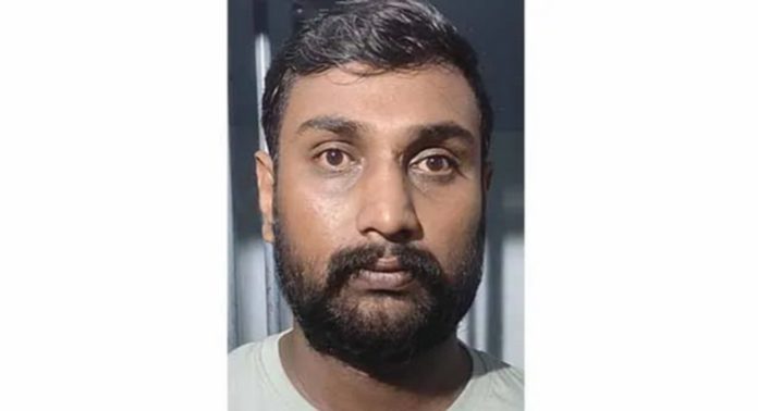 യുവാവിനെ വെട്ടിക്കൊലപ്പെടുത്താന് ശ്രമിച്ച കേസില് തിരുമൂലപുരം സ്വദേശിയെ പോലീസ് അറസ്റ്റ് ചെയ്തു യുവാവിനെ വെട്ടിക്കൊലപ്പെടുത്താന് ശ്രമിച്ച കേസില് തിരുമൂലപുരം സ്വദേശിയെ പോലീസ് അറസ്റ്റ് ചെയ്തു