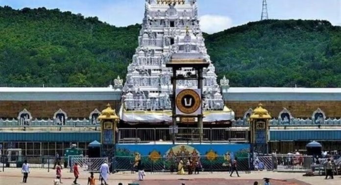 ഞായറാഴ്ചകളിൽ പതിവായി പള്ളിയിൽ പോയ ജീവനക്കാരനെ സസ്പെൻഡ് ചെയ്ത് തിരുമല ദേവസ്വം ഞായറാഴ്ചകളിൽ പതിവായി പള്ളിയിൽ പോയ ജീവനക്കാരനെ സസ്പെൻഡ് ചെയ്ത് തിരുമല ദേവസ്വം